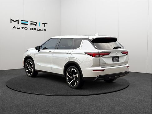 Used 2022 Mitsubishi Outlander ES AWD/4WD image 7