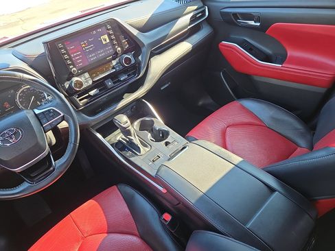 Used 2022 Toyota Highlander XSE image 14