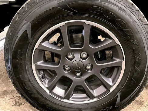 Used 2012 Jeep Wrangler Sport image 9