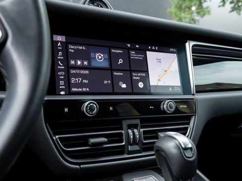 Certified 2024 Porsche Macan S AWD/4WD image 25