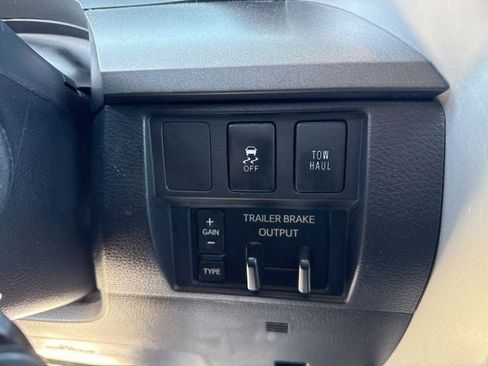 Used 2016 Toyota Tundra SR5 w/ SR5 Upgrade Package image 26