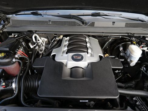 Used 2020 Cadillac Escalade Platinum image 56