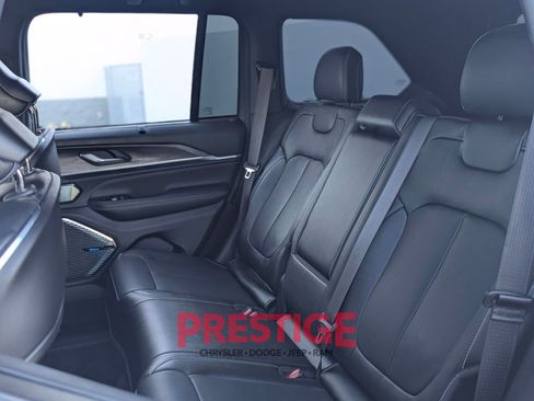 Used 2024 Jeep Grand Cherokee Overland w/ Advanced Protech Group III AWD/4WD image 36