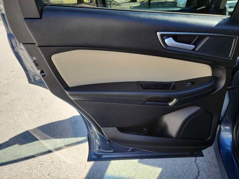 Used 2019 Ford Edge SE image 27