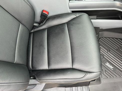 Used 2023 Ford F250 XLT w/ Black Appearance Package image 28