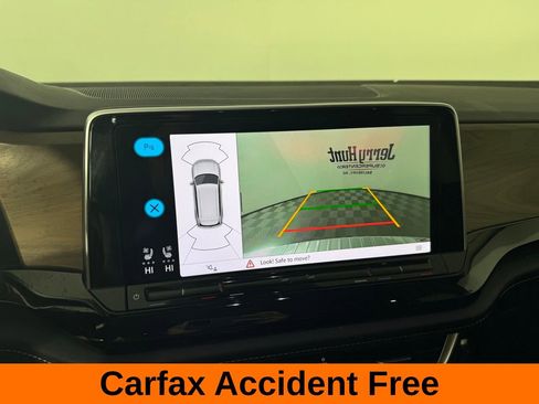 Used 2024 Volkswagen Atlas SE image 3