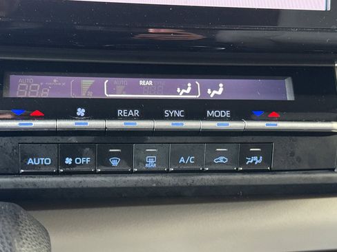 Certified 2023 Toyota Sienna LE image 23