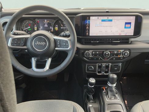 Certified 2025 Jeep Wrangler Unlimited Sahara AWD/4WD image 18