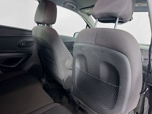 Used 2021 Chevrolet Trax LS w/ Tint and Cruise Package AWD/4WD image 28