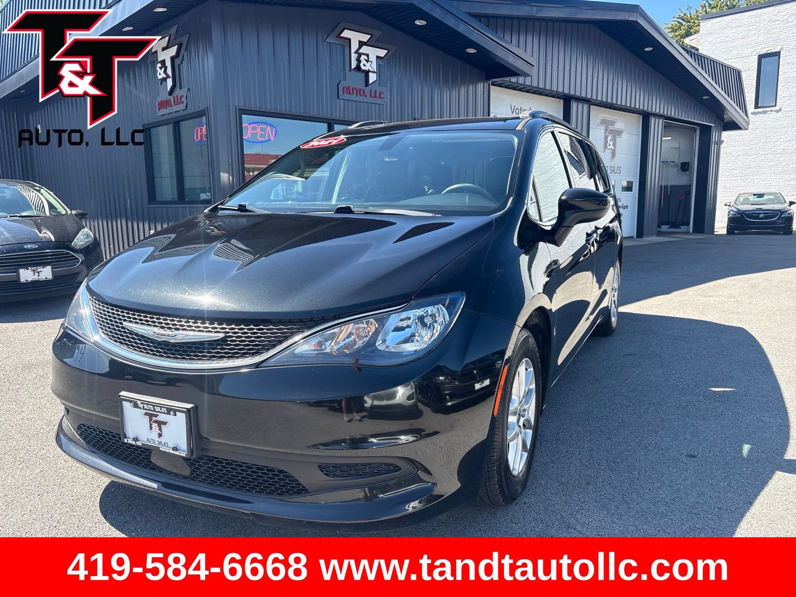 Used 2021 Chrysler Voyager Lxi FWD image 1
