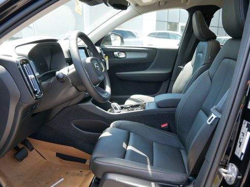 New 2026 Volvo XC40 B5 Plus w/ Protection Package Premier image 5