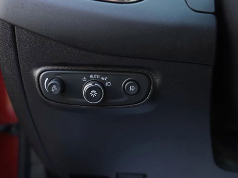 Used 2019 Chevrolet Equinox Premier image 16