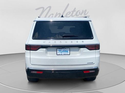 Used 2024 Jeep Wagoneer Series II w/ Flexible Seating Group RWD image 4