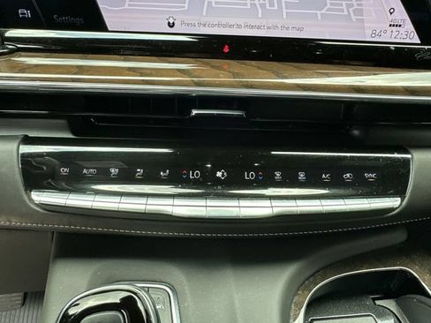 Certified 2024 Cadillac Escalade ESV Premium Luxury Platinum AWD/4WD image 26