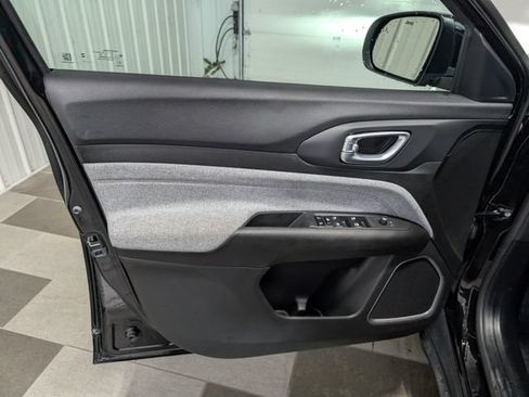 Used 2023 Jeep Compass Latitude AWD/4WD image 12