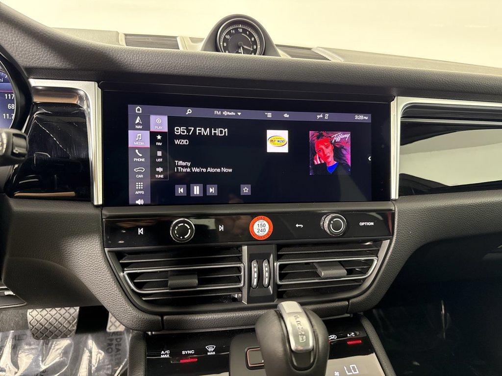 Certified 2023 Porsche Macan AWD/4WD image 28