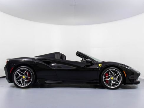 Certified 2022 Ferrari F8 Tributo image 3