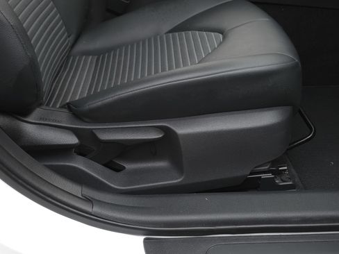 Used 2020 Toyota Camry SE image 30