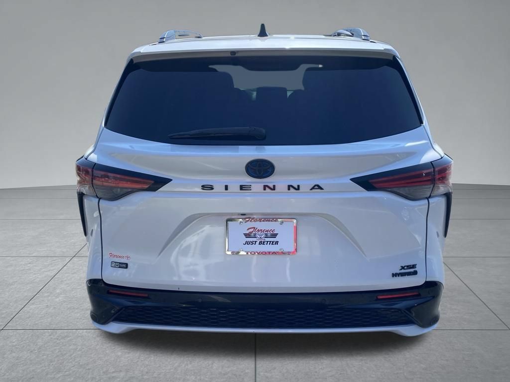 Used 2023 Toyota Sienna XSE FWD image 12