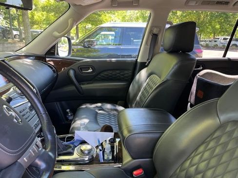 Used 2018 INFINITI QX80 4WD w/ Deluxe Technology Package image 2