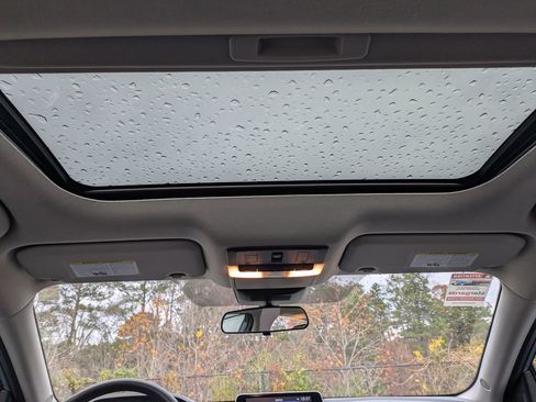 Used 2024 Nissan Sentra SR w/ SR Premium Package image 24