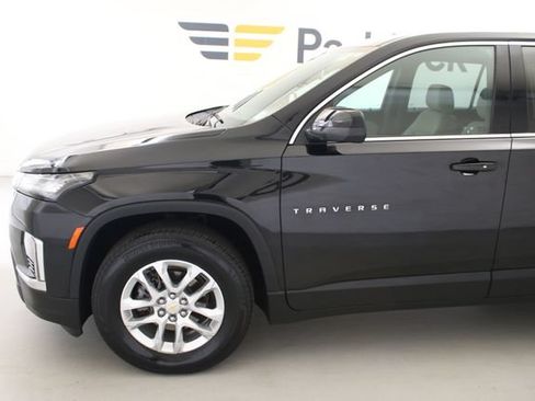Used 2023 Chevrolet Traverse LS FWD image 5