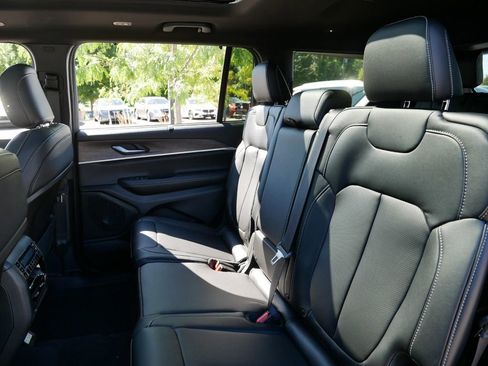 Certified 2025 Jeep Grand Cherokee L Limited w/ Luxury Tech Group II image 34