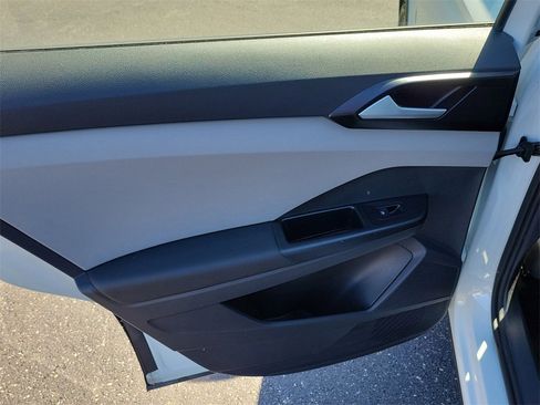 Used 2023 Volkswagen Taos S image 8