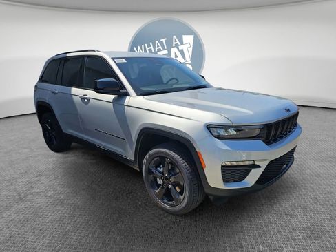 New 2025 Jeep Grand Cherokee Limited w/ Black Appearance Package AWD/4WD image 3