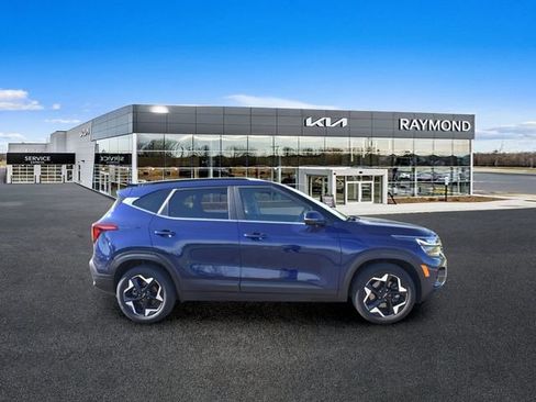 Used 2024 Kia Seltos EX AWD/4WD image 2