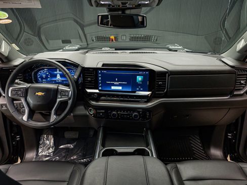 Used 2025 Chevrolet Silverado 2500 LTZ w/ LTZ Convenience Package image 19