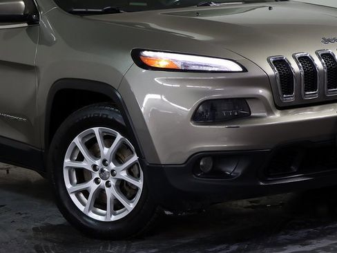 Used 2018 Jeep Cherokee Latitude Plus w/ Cold Weather Group image 8