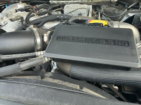 Used 2018 GMC Sierra 2500 Denali w/ Duramax Plus Package AWD/4WD image 16