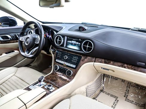 Used 2020 Mercedes-Benz SL 550 image 16