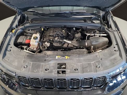 Used 2023 Jeep Grand Cherokee Altitude AWD/4WD image 31