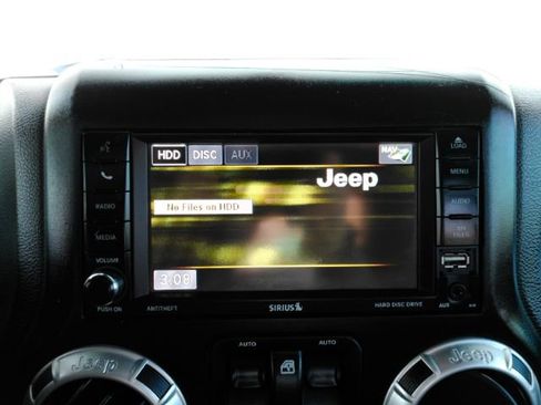 Used 2016 Jeep Wrangler Rubicon w/ Power Convenience Group image 8