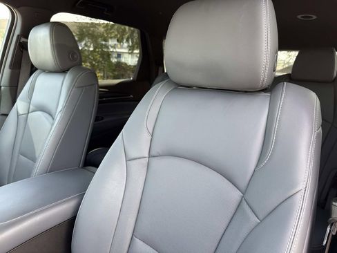 Used 2023 Buick Enclave Essence image 26