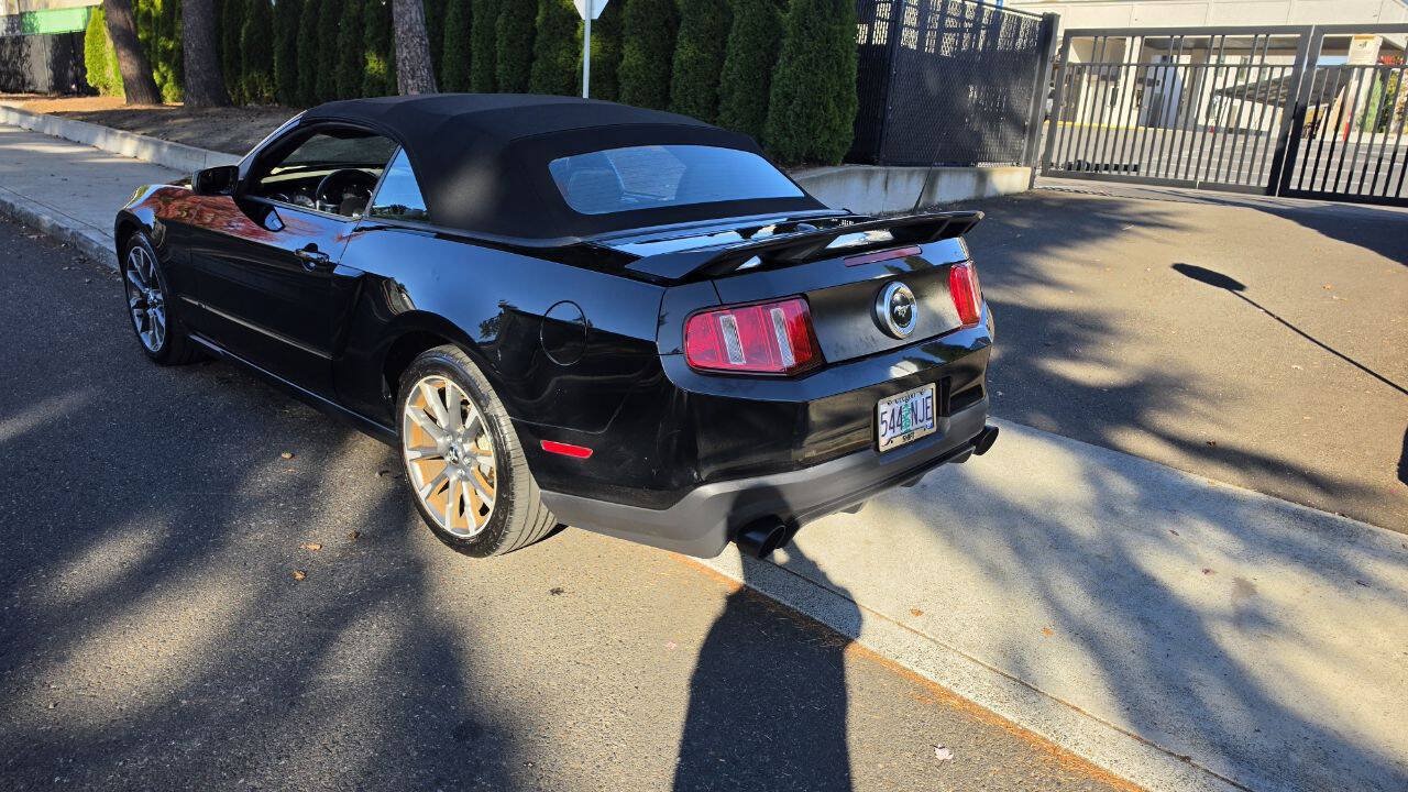 Used 2011 Ford Mustang GT Premium w/ Electronics Pkg RWD image 8