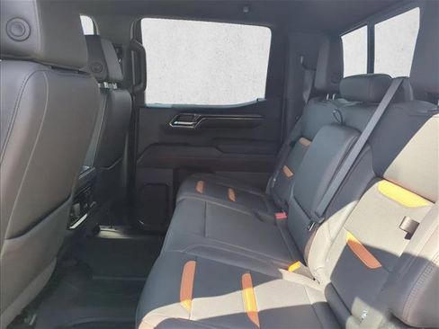 Used 2024 GMC Sierra 1500 AT4 w/ Technology Package AWD/4WD image 17