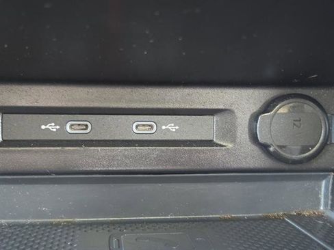 Used 2022 Volkswagen Tiguan SE image 26