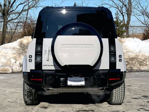 New 2026 Land Rover Defender 110 X-Dynamic SE image 4