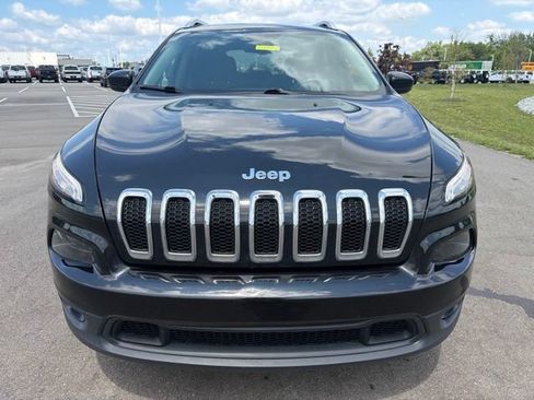 Used 2015 Jeep Cherokee Latitude w/ Comfort/Convenience Group AWD/4WD image 3