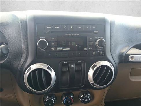 Used 2014 Jeep Wrangler Rubicon w/ Power Convenience Group AWD/4WD image 13