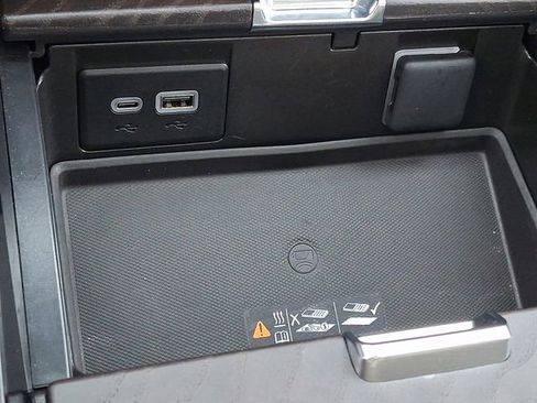 Used 2024 GMC Yukon Denali w/ Denali Reserve Package image 28