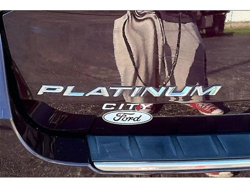 Used 2022 Ford Explorer Platinum w/ Equipment Group 601A AWD/4WD image 10