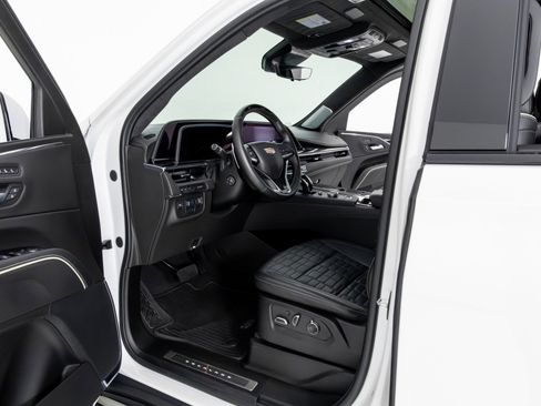 Used 2023 Cadillac Escalade V image 8