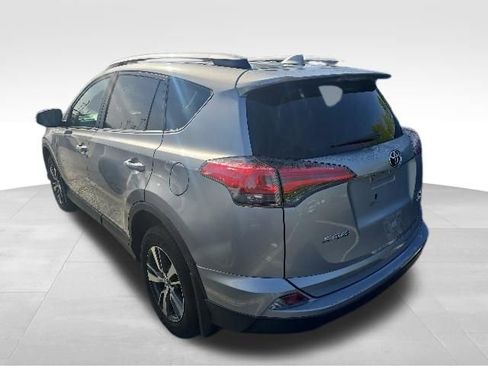Used 2018 Toyota RAV4 XLE AWD/4WD image 3