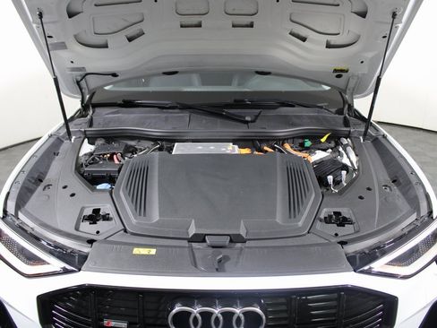 Used 2021 Audi e-tron Premium Plus w/ Premium Plus Package image 7