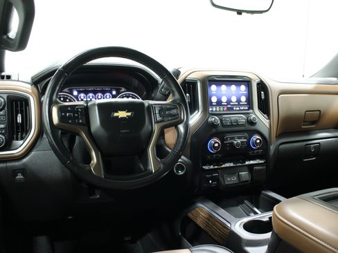 Used 2020 Chevrolet Silverado 1500 High Country w/ Technology Package AWD/4WD image 2