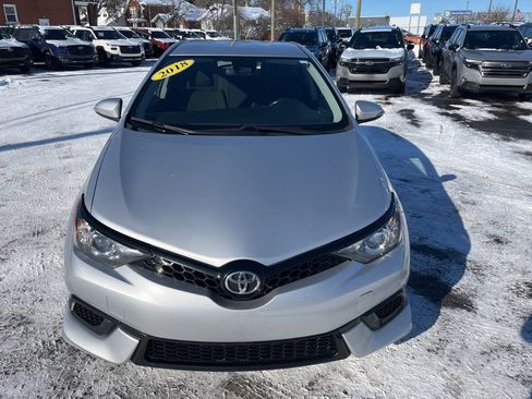Used 2018 Toyota Corolla iM image 2
